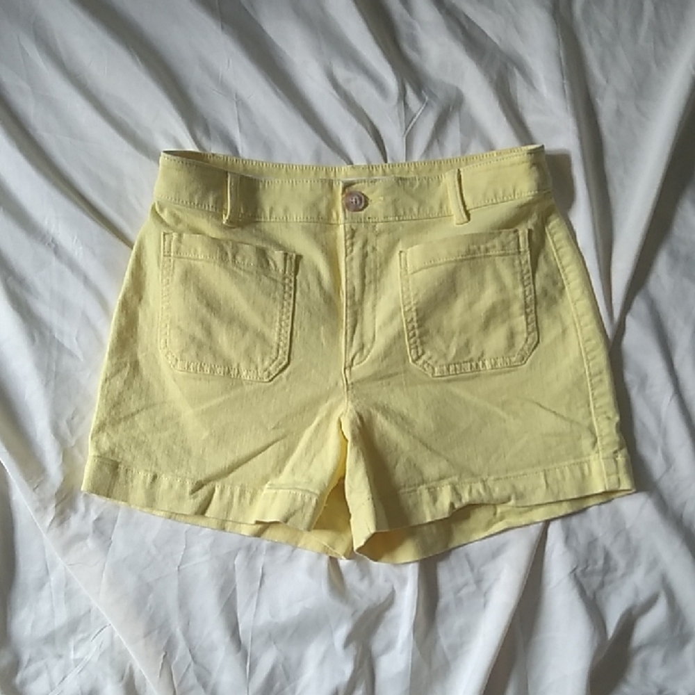 LOFT The Palmer Short In Pastel Yellow Size 4